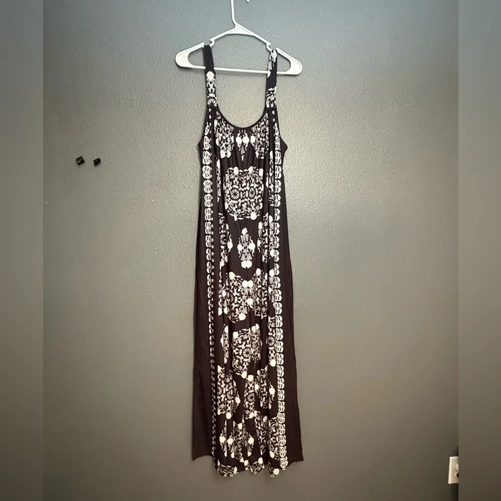 BloomChic Black and White Patterned Jumpsuit - Picture 3 of 3